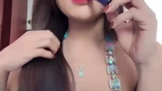 Belahan Dada Kak Dhea Zautha Model Panas Bikini