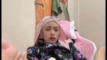 Cewek Jilbab Streamer Gamer Colmek Pake Dildo