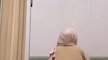 Zeylin Hijab Maen Di Ruang Tamu