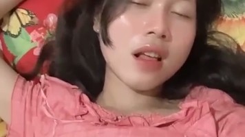 Talent Azzila Cantik Bening Desahanya Nikmat Banget